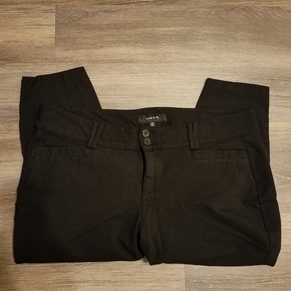 Torrid black cropped dress pants